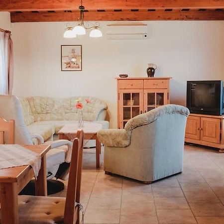 Krasny Srub Na Jihu Brna Villa Zelesice Ngoại thất bức ảnh