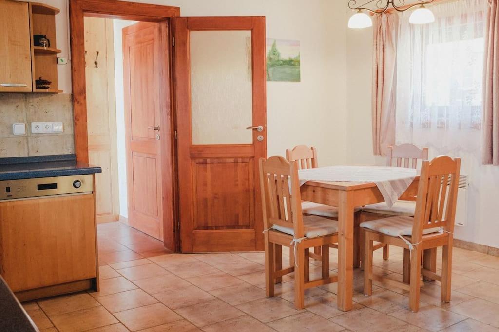 Krasny Srub Na Jihu Brna Villa Zelesice Ngoại thất bức ảnh