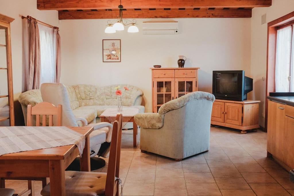 Krasny Srub Na Jihu Brna Villa Zelesice Ngoại thất bức ảnh